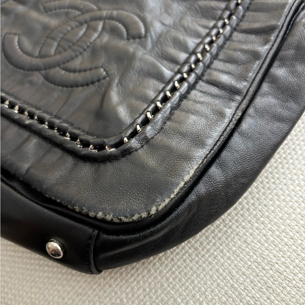 Vintage Black Quilted Shoulder Bag with Chain Trim - Picture 6 of 10
